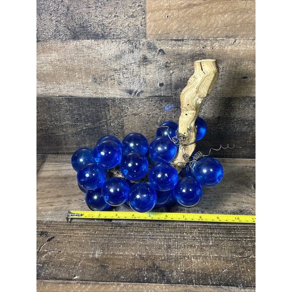 Vintage Blue Large Lucite Acrylic Blue Grapes Cluster Wooden Wood Stem MCM - Picture 4 of 4